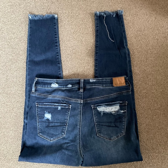 American Eagle Outfitters Women's Dark Blue Distressed Skinny Jeans - Picture 4 of 4